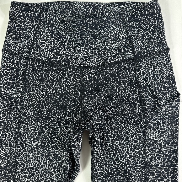 Lululemon Fast and Free Tight II 25" *Non-Reflective Nulux Polar Shift Ice 4 - Picture 6 of 6